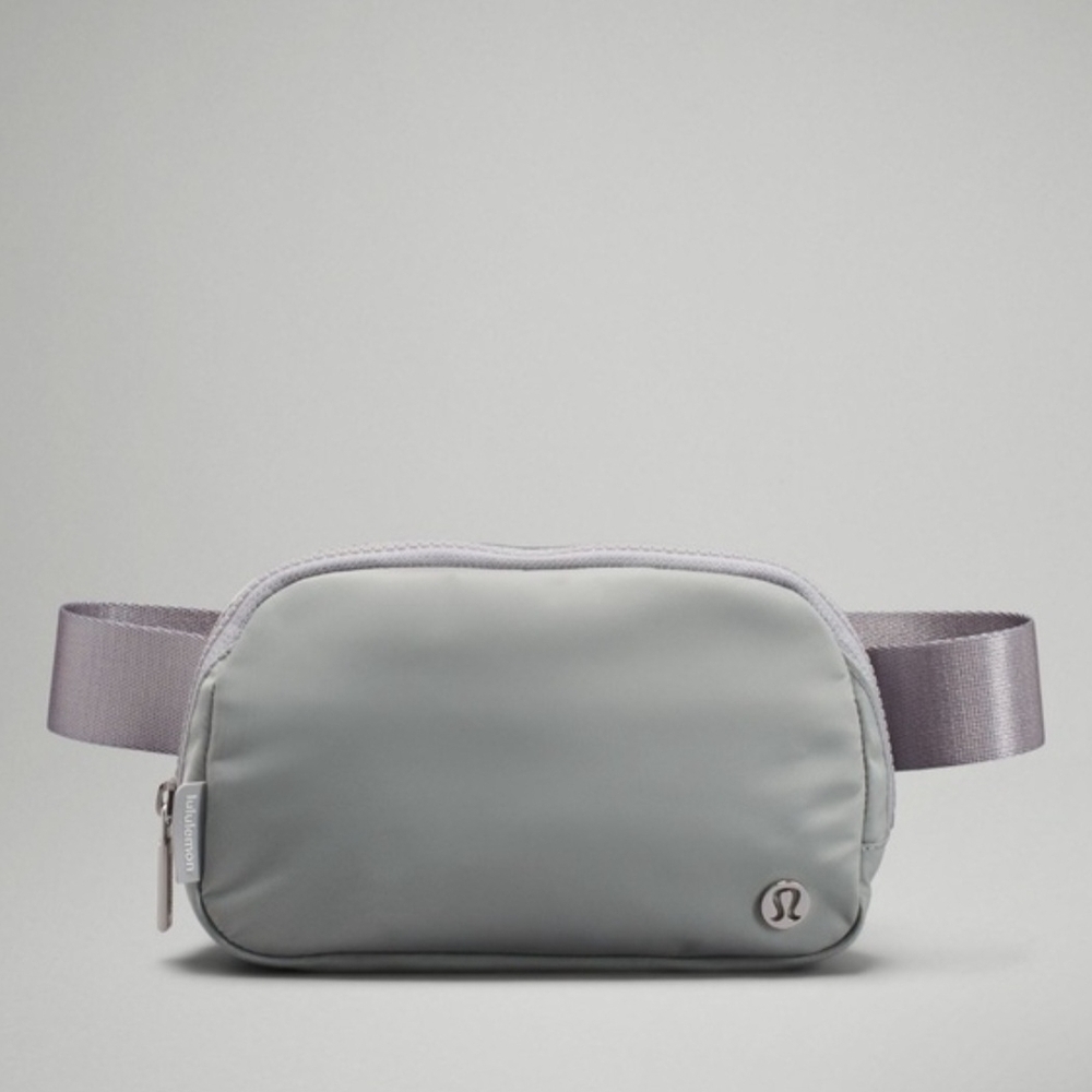 Lululemon Everywhere Belt Bag Silver Drop - Picture 4 of 13